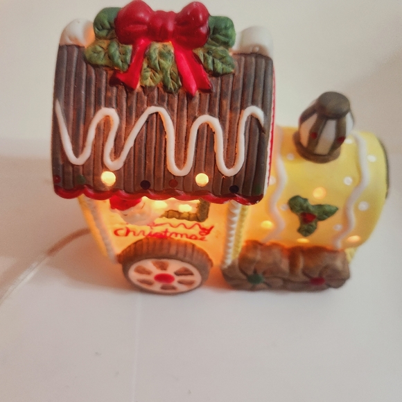 Vintage Delectable Gingerbread Train Night Light Set in Box - Picture 7 of 13